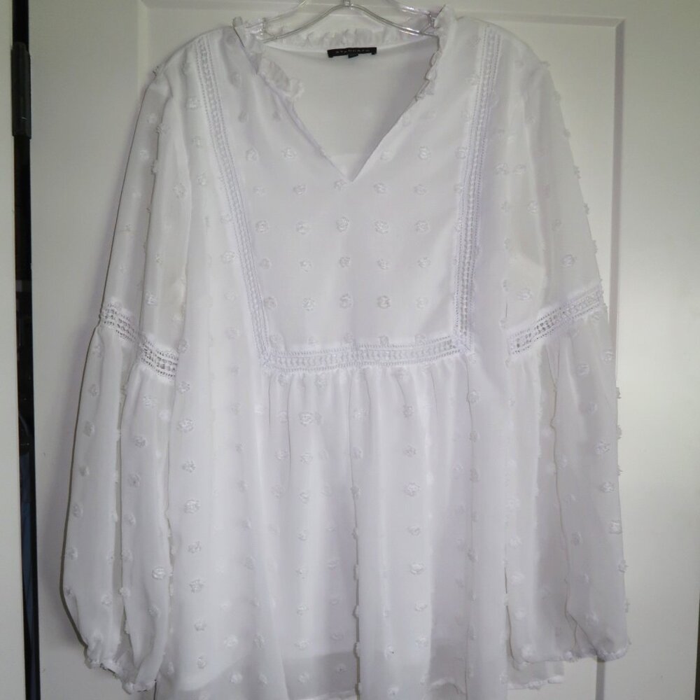 🌼 Staccato White Embroidered Blouse